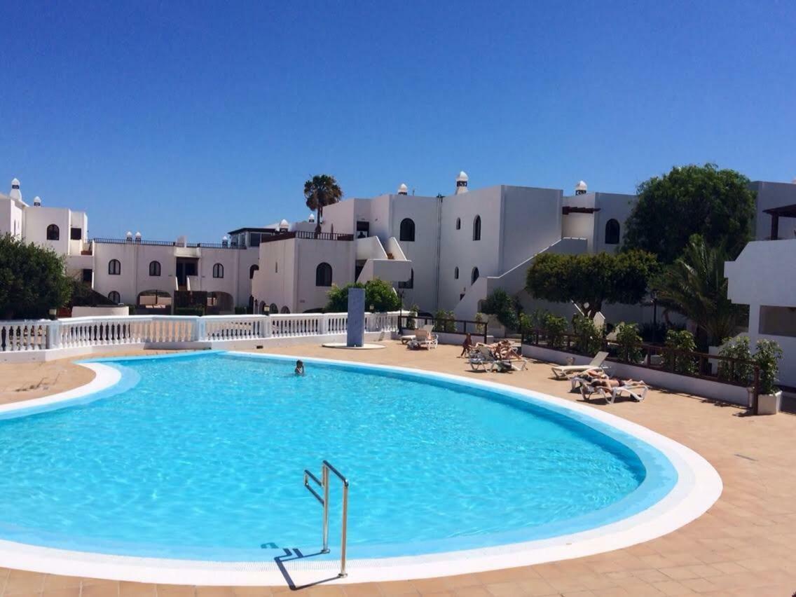 Chromotheraphy Cerca Del Mar Lejlighed Costa Teguise Eksteriør billede